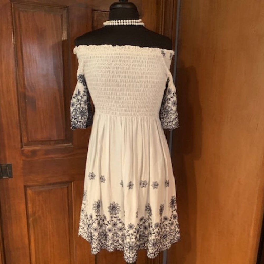 Off the Shoulder Embroidered Dress Sz Sm